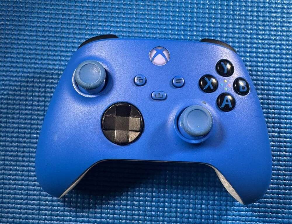 Microsoft Xbox Wireless Controller - Shock Blue (Model 1914)